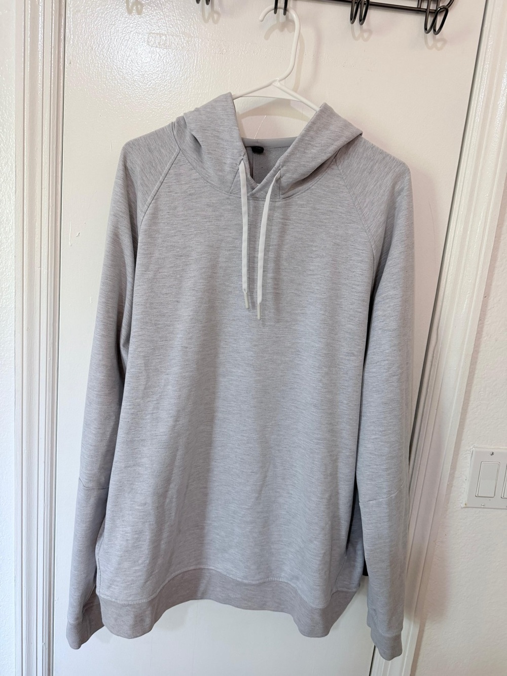 lululemon athletica Men's Light Gray Crewneck Hoodie